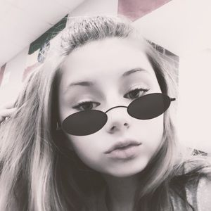 Meet your Posher, Eva